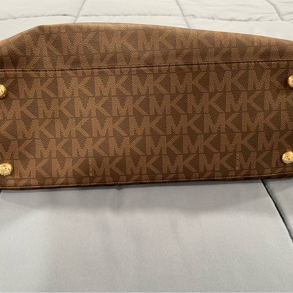 Michael Kors purse - Picture 4 of 4